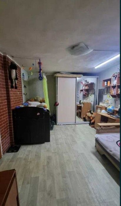 Продам 1/2 дома на Холодний горе.