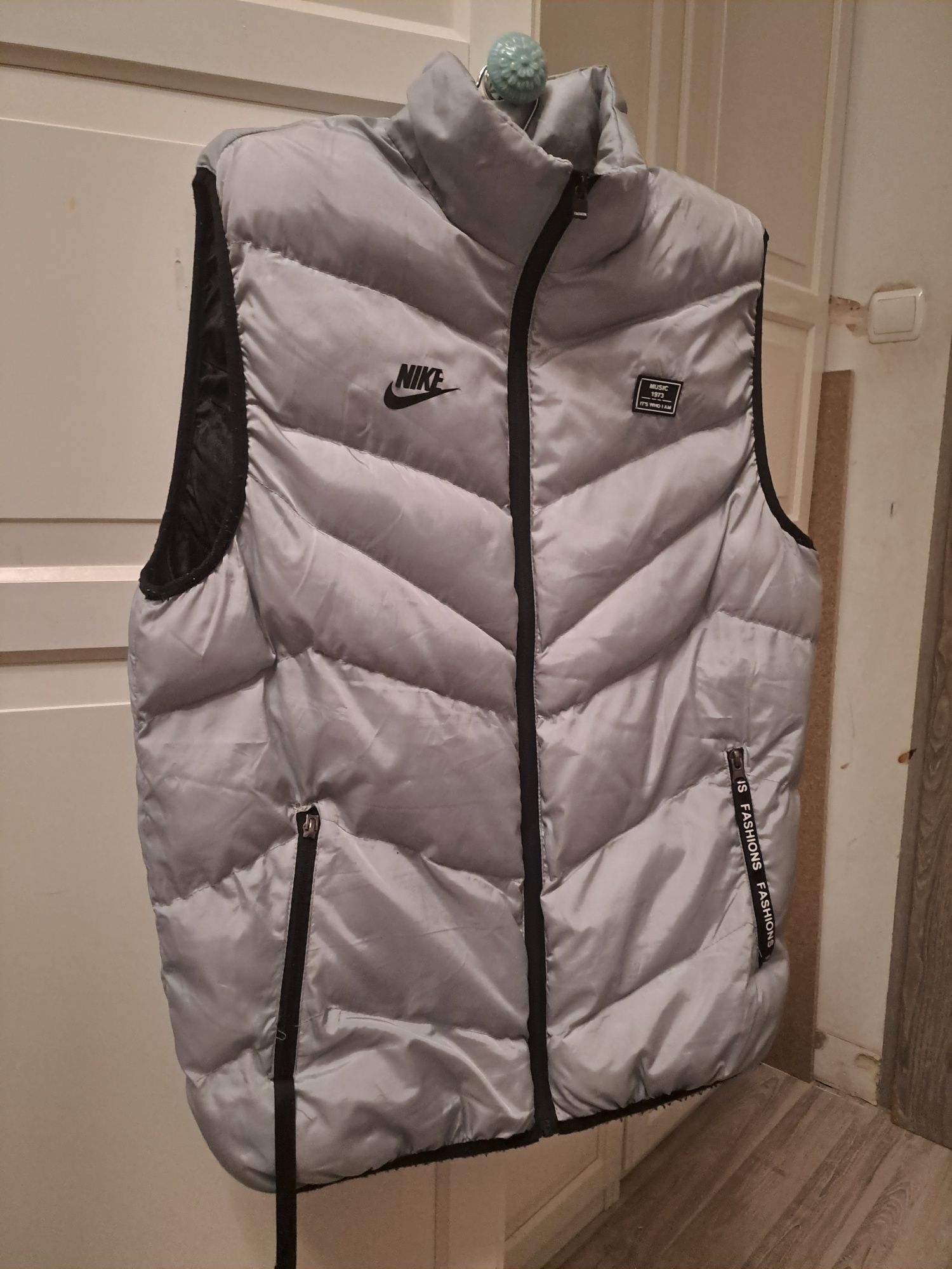 Kamizelka nike srebrna