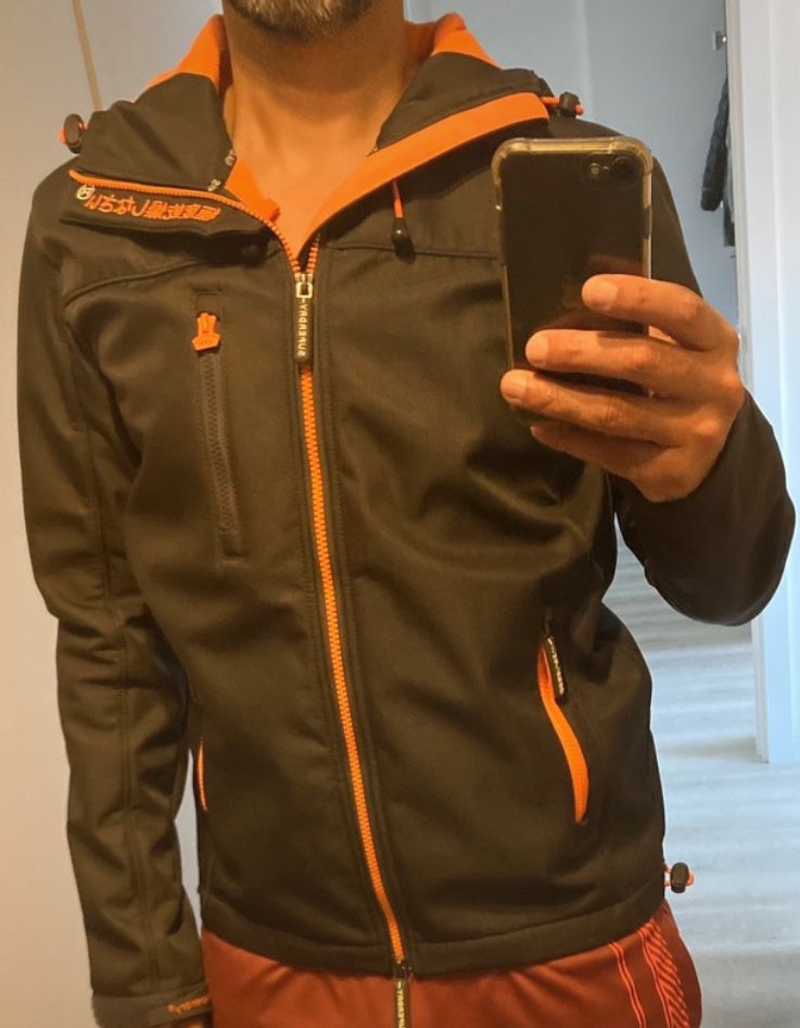 casaco superdry cinzento e laranja