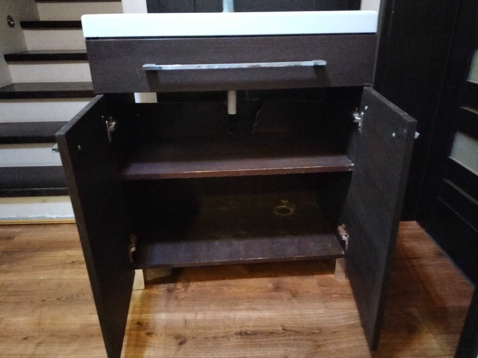 Umywalka z baterią i szafką  80 cm