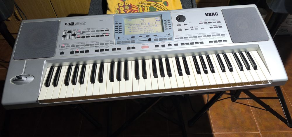 Teclado Korg pa50