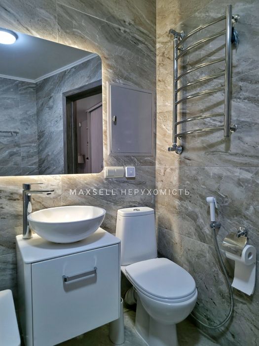 Продам 2-кімнатну квартиру з чудовим новим ремонтом