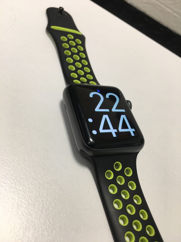 Продам часы Apple Watch 7000 series 42mm original с зарядкой