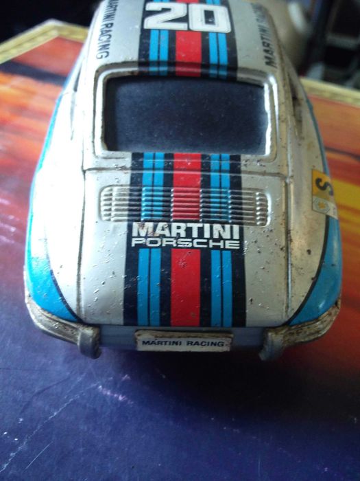 Carro Porsche Martini Racing eletrónico