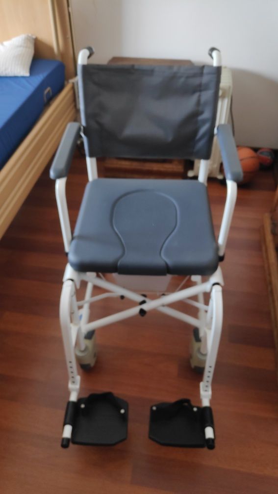 Vários equipamentos para pessoa com mobilidade reduzida