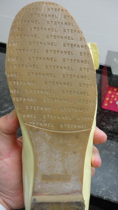 Sapatos de senhora em verniz amarelo Stefanel