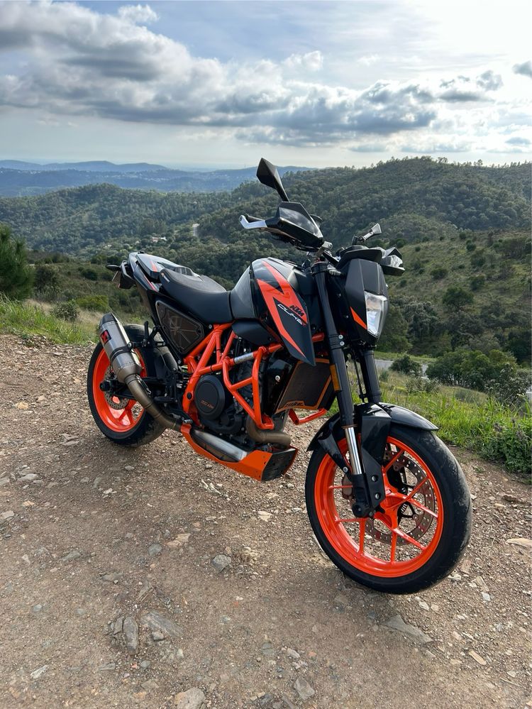 KTM Duke 690 R + muitos extras