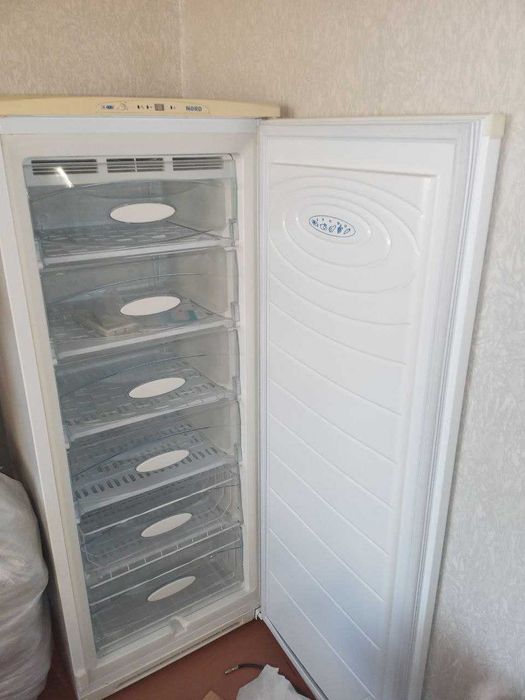 Морозильна камера "Норд" велика, б/у