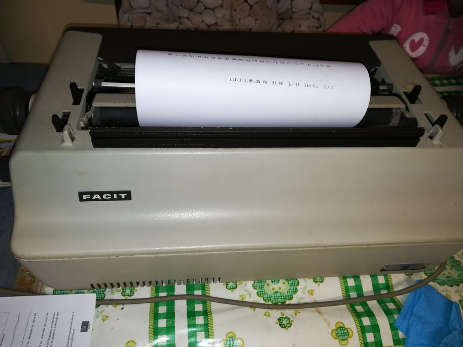 Maquina de escrever elétrica