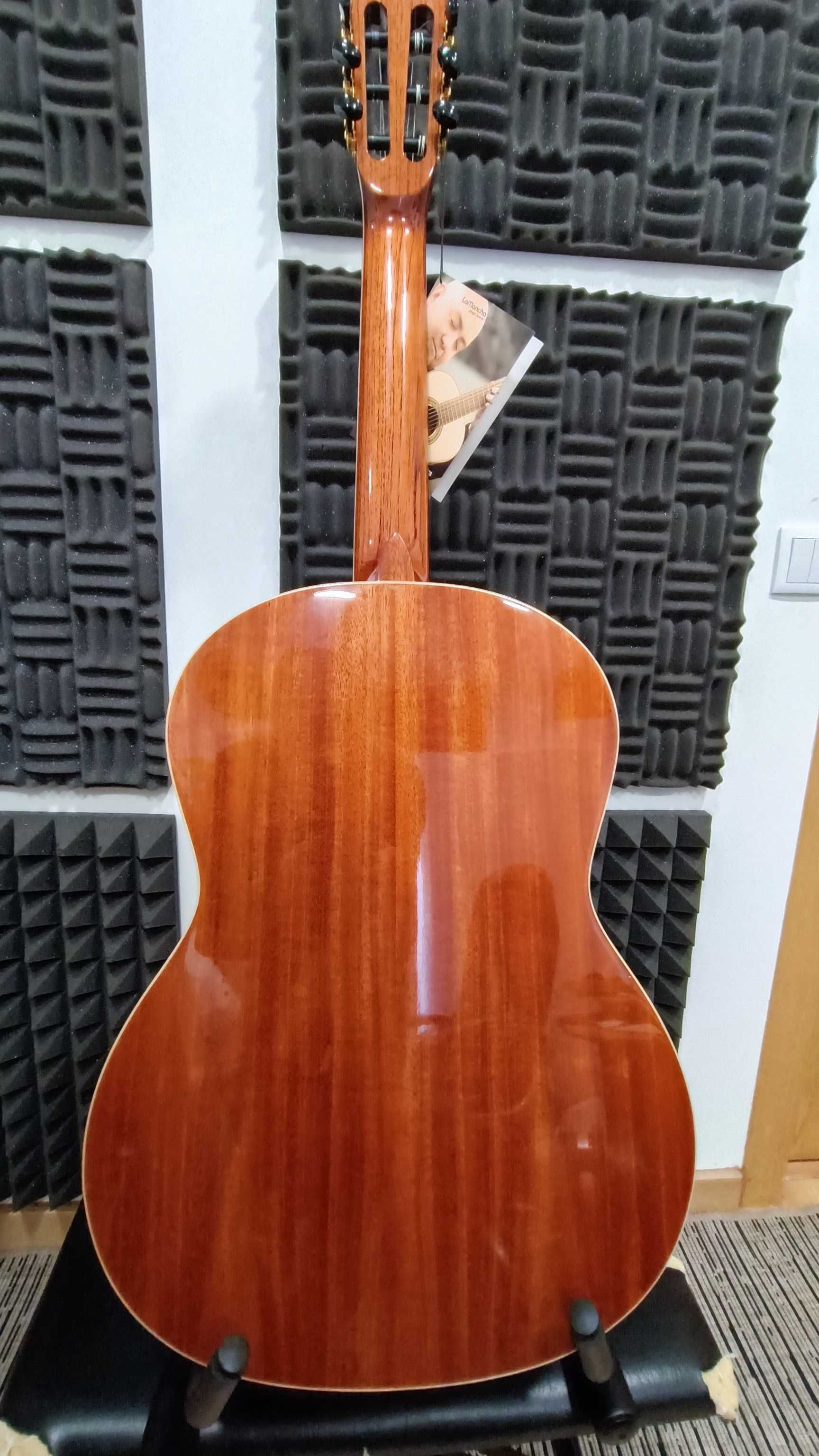 Guitarra "La Mancha" modelo "Rubi S" (Nova)