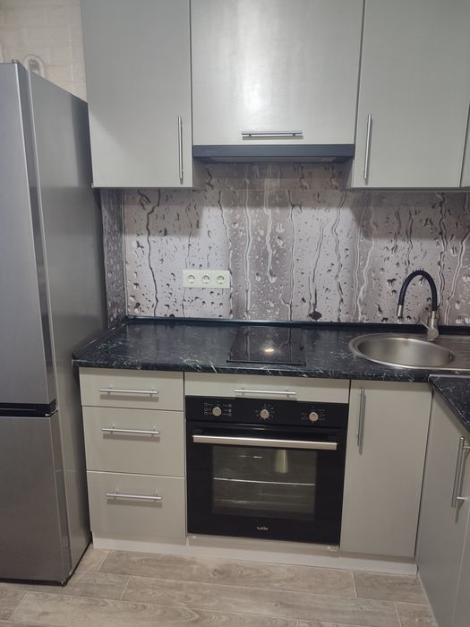 Продам 1 квартиру - студіо в центрі міста Сміла. Сертифікат - так.