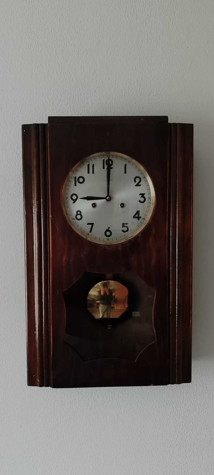394 Zegar wiszący mechaniczny Junghans z 1949 roku antyk