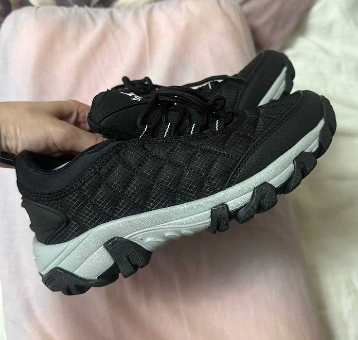 Жіночі кросівки Bayota Кросівки чорні 37р