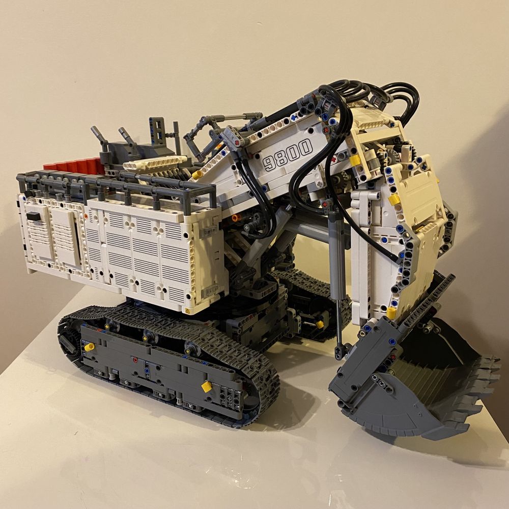 Klocki LEGO Technic 42100 —  Liebherr R9800