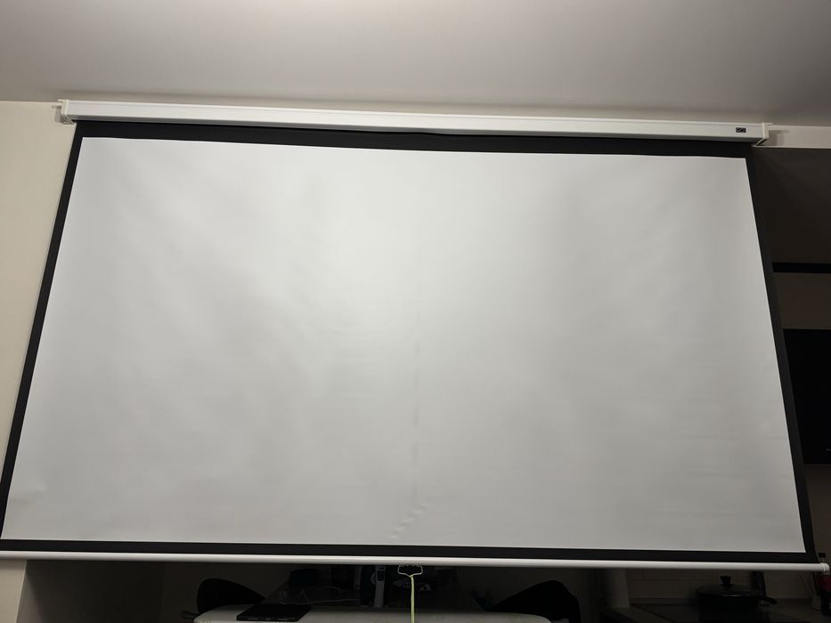 Проекційний екран