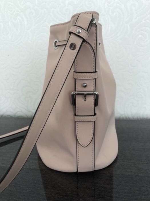 Piękna torba worek ARMANI JEANS torebka pudrowy róż na pasku