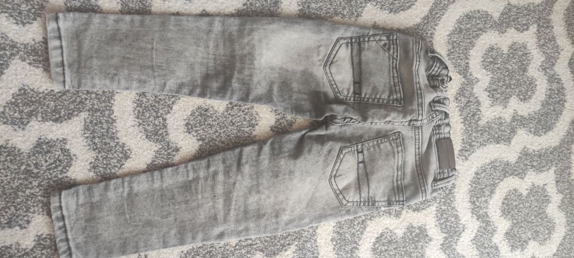 Reserved jeansy 104 modne