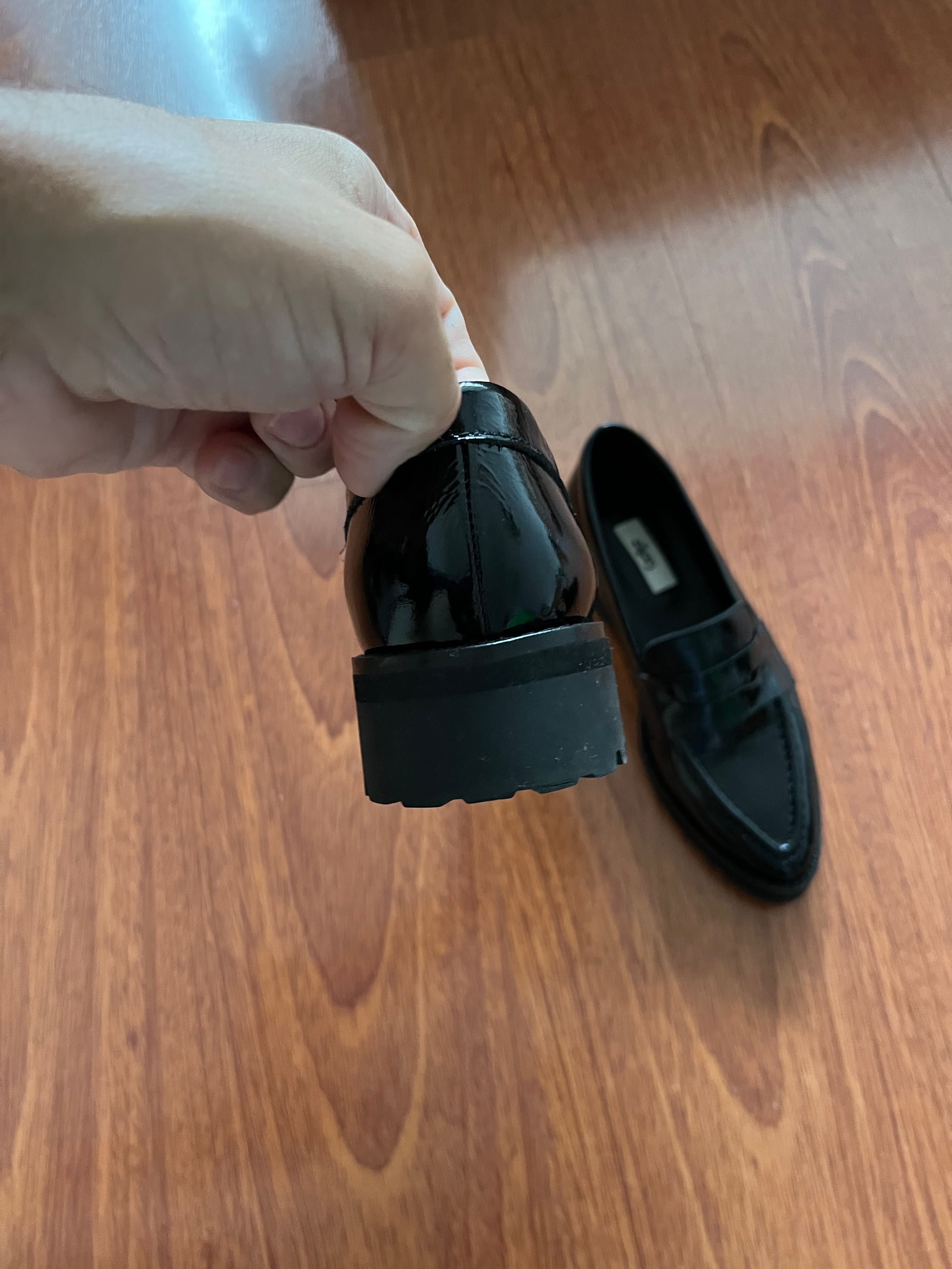 Sapatos Zilian em verniz preto, tamanho 36