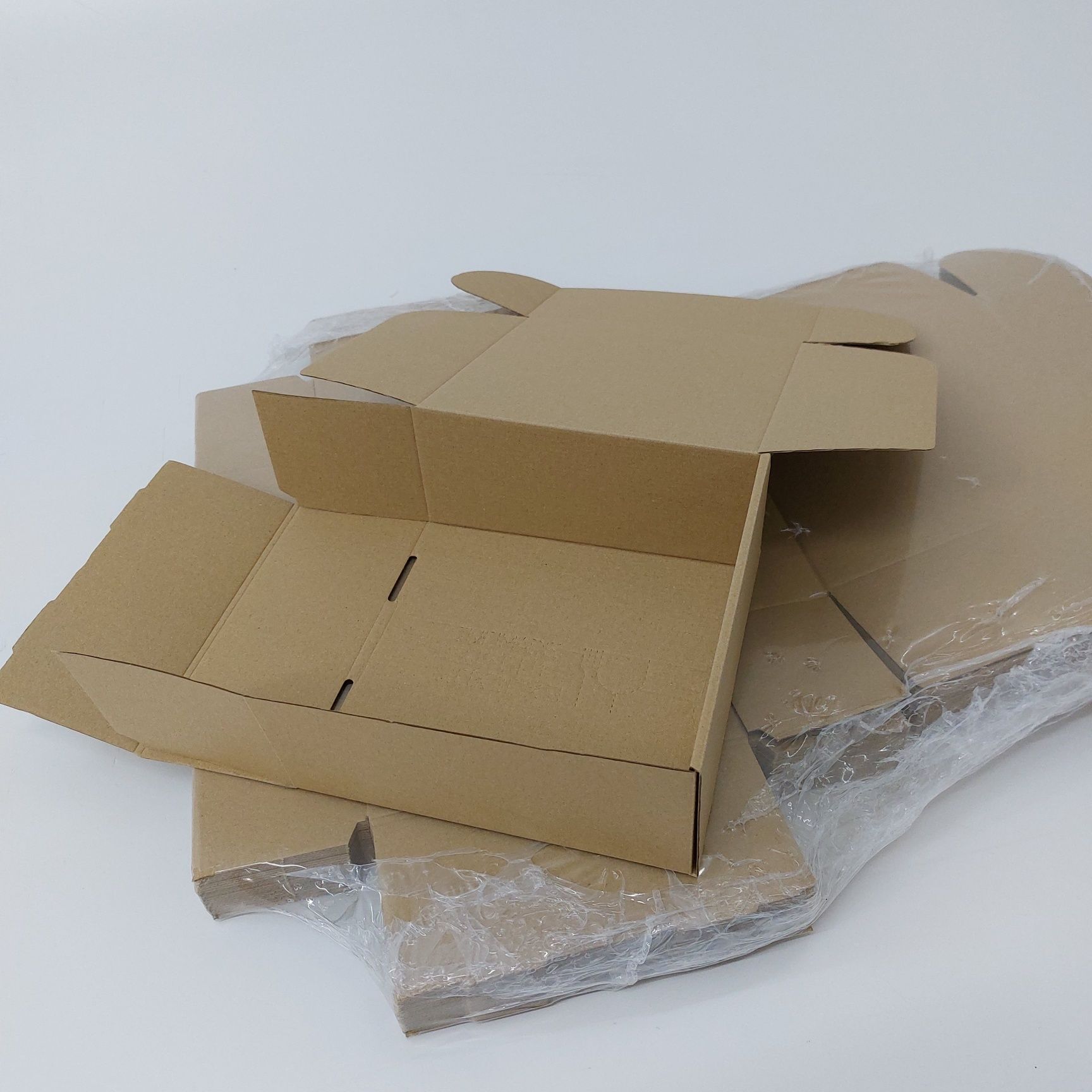 Caixas de cartão montagem rápida (C-22cm L-20cm A-9cm)