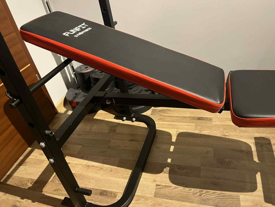 Ławka do ćwiczeń w zestawie z obciążeniem