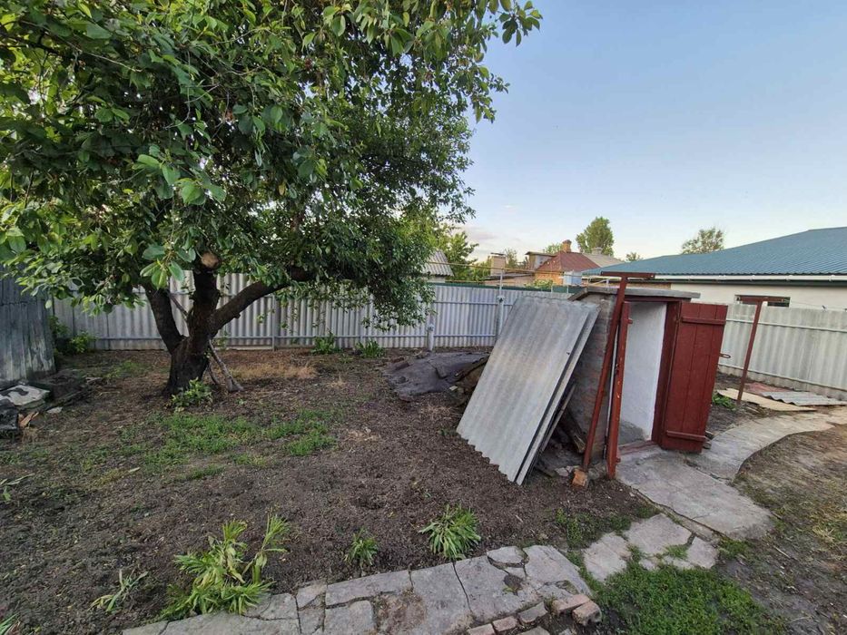 Продам пів Будинку.Школьний 52 кв.м окреме подвірʼя