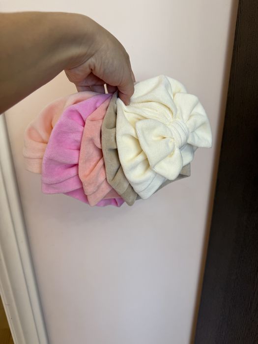 Шапочки для новонароджених дві купуєте третя в подарунок