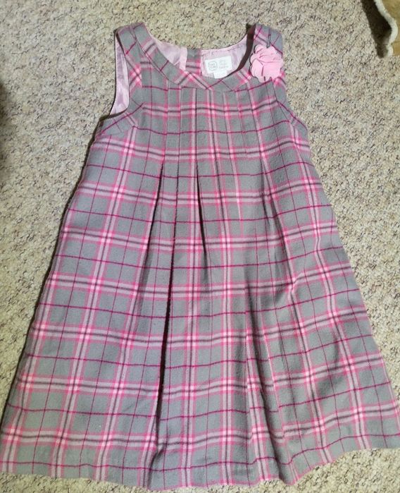 Sukienki dla dziewczynek w rozmiarze 122