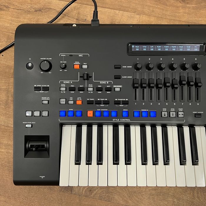 Yamaha Genos como novo