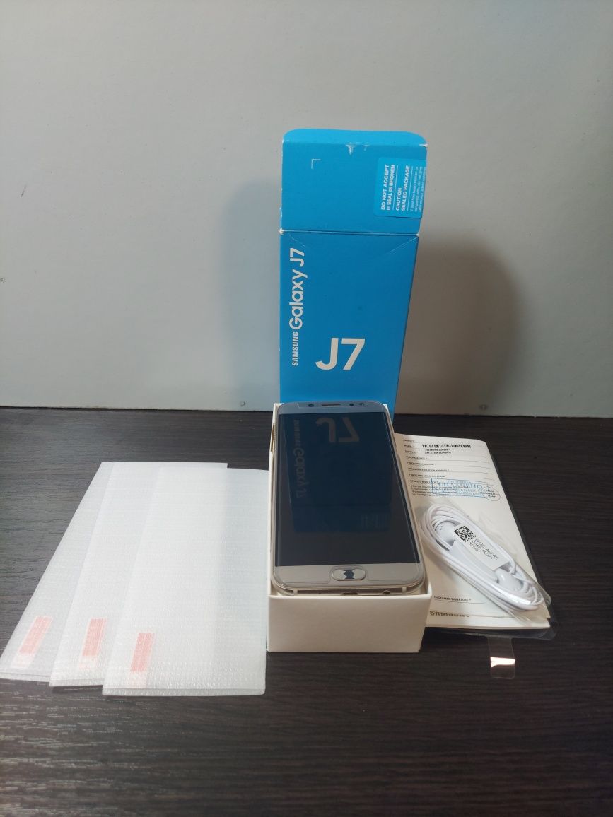 Samsung Galaxy J7 2017 J730F 3/16GB Gold и Black