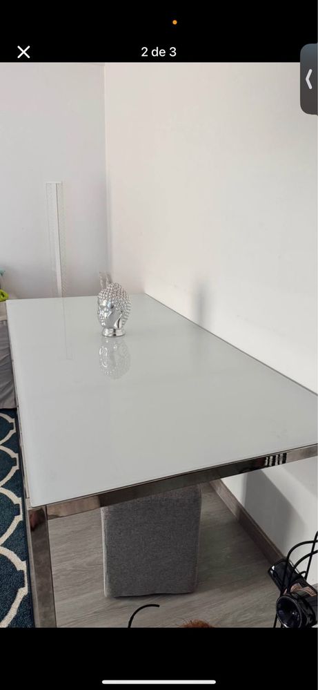 Vendo mesa com tampo em vidro