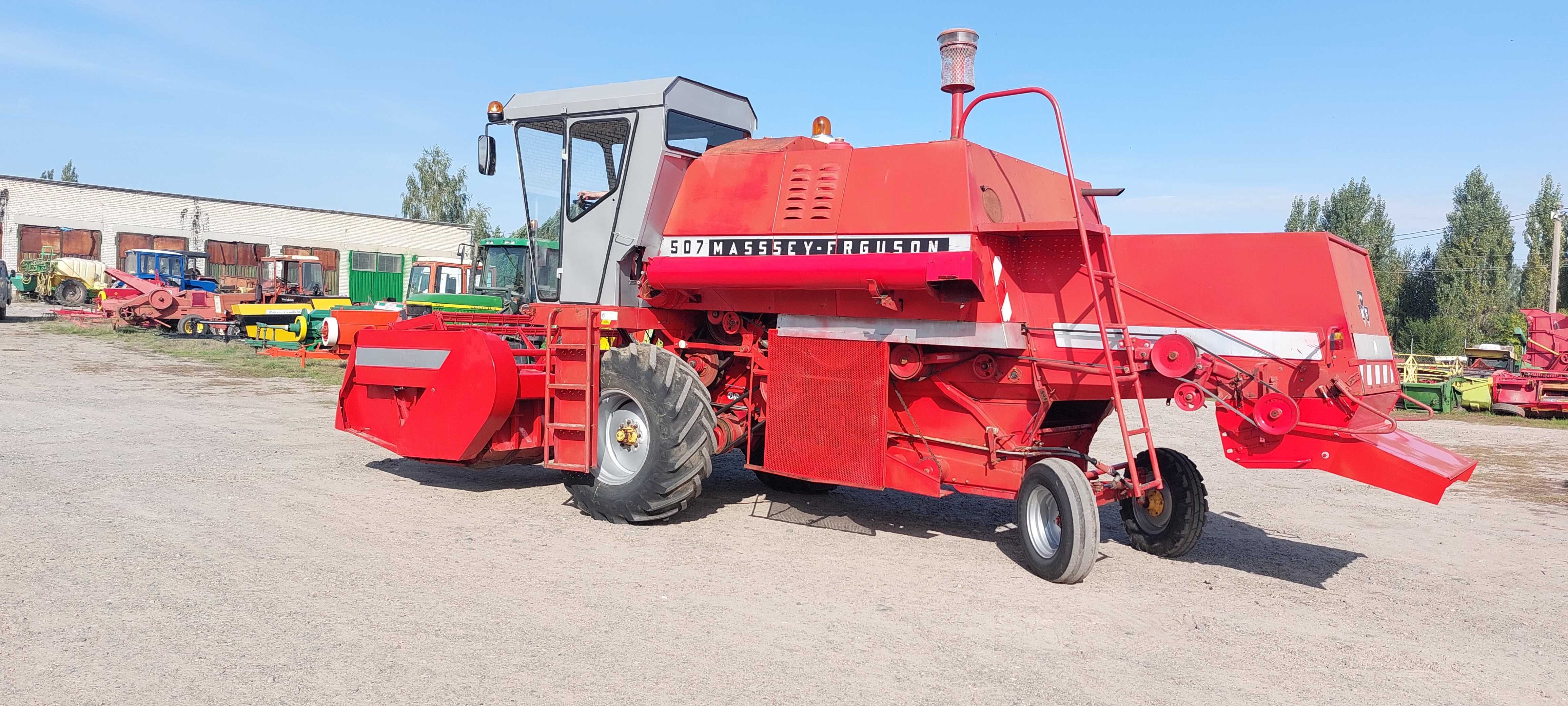 Зернозбиральний комбайн Massey Ferguson 507 3.м