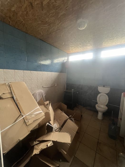 Продаж комерційного приміщення 220 кв.м на приватній  зем .4 сотки.