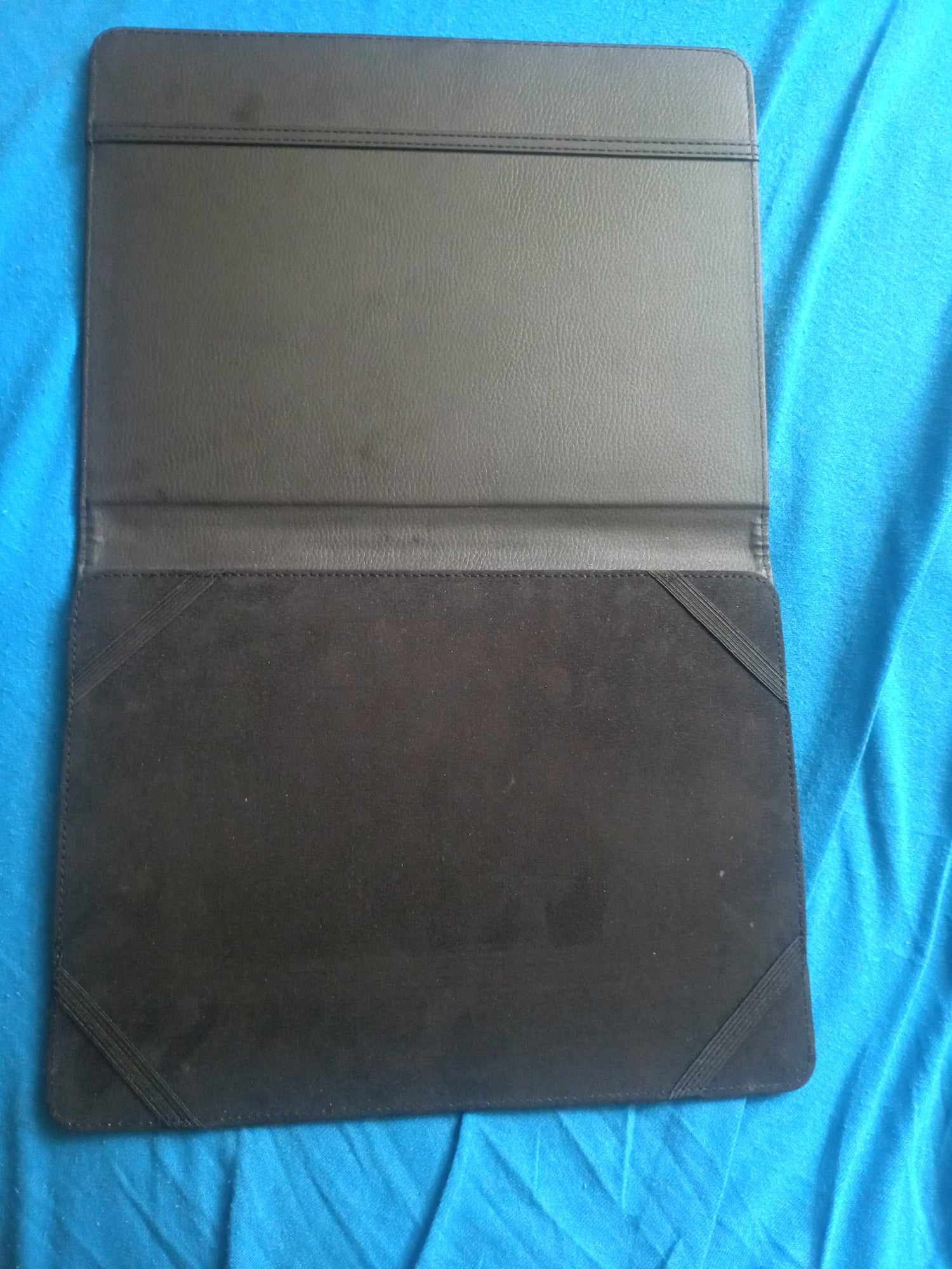 Etui na tablet TRUST Primo Czarny