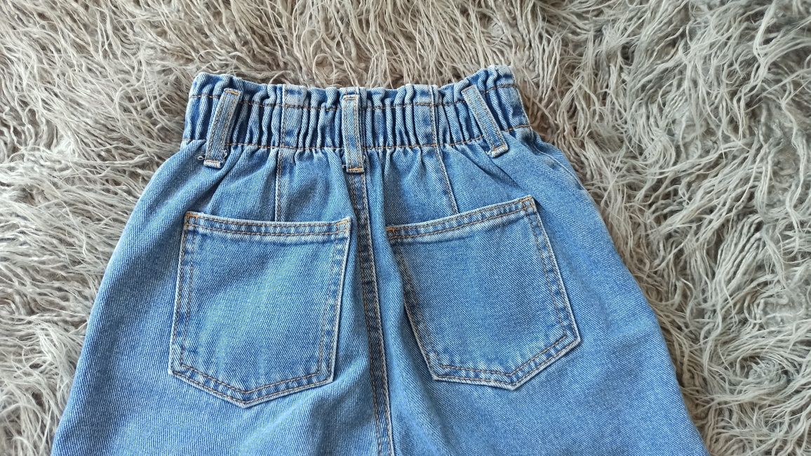 Reserved jeansy z dziurami r. 134