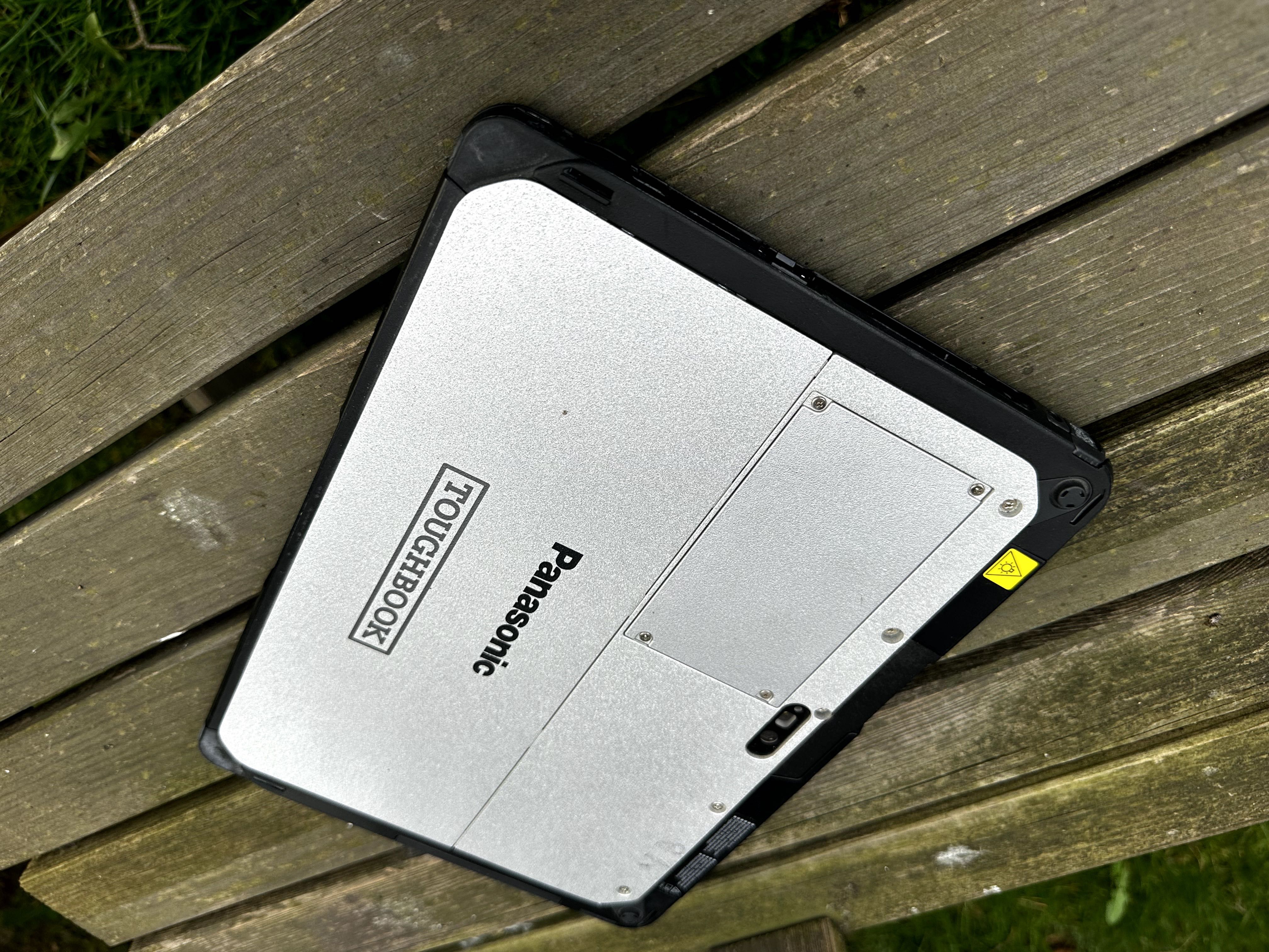 Pancerny Panasonic CF-20 I5 256GB SSD , DOTYKOWY , RS232 , MODEM LTE