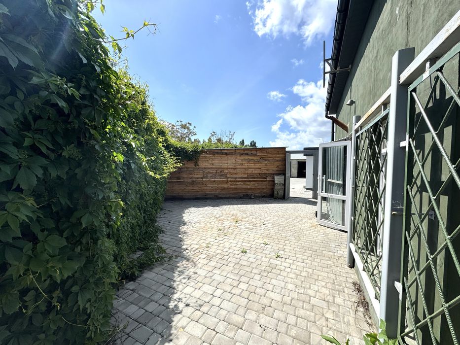 Аренда Кафе в центре с летней площадкой