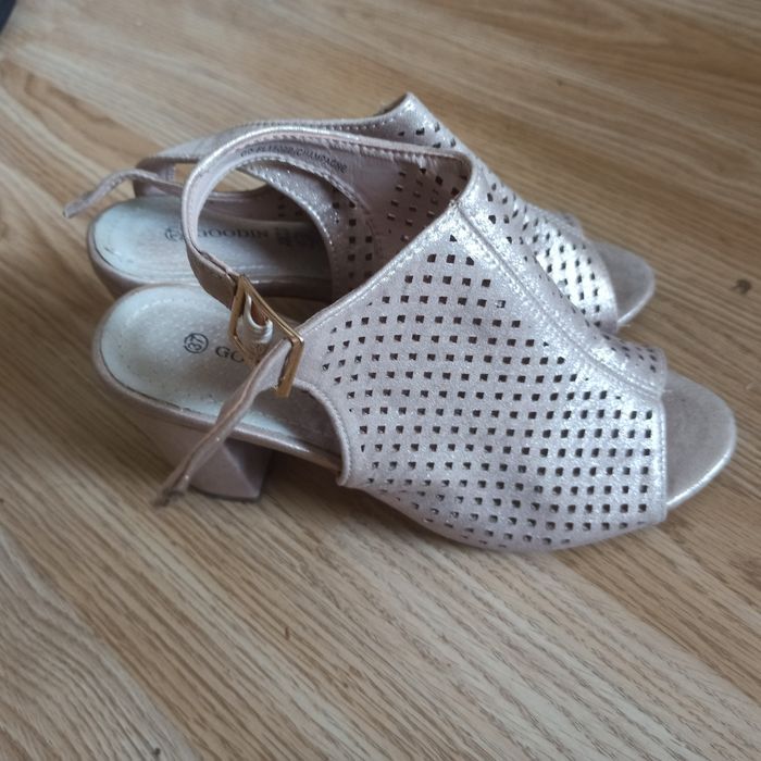 Sandały damskie r.37