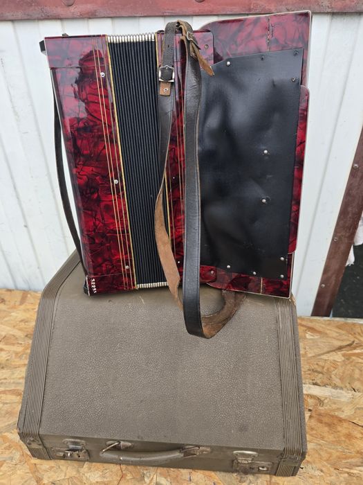 Akordeon Royal Standard 80 basów