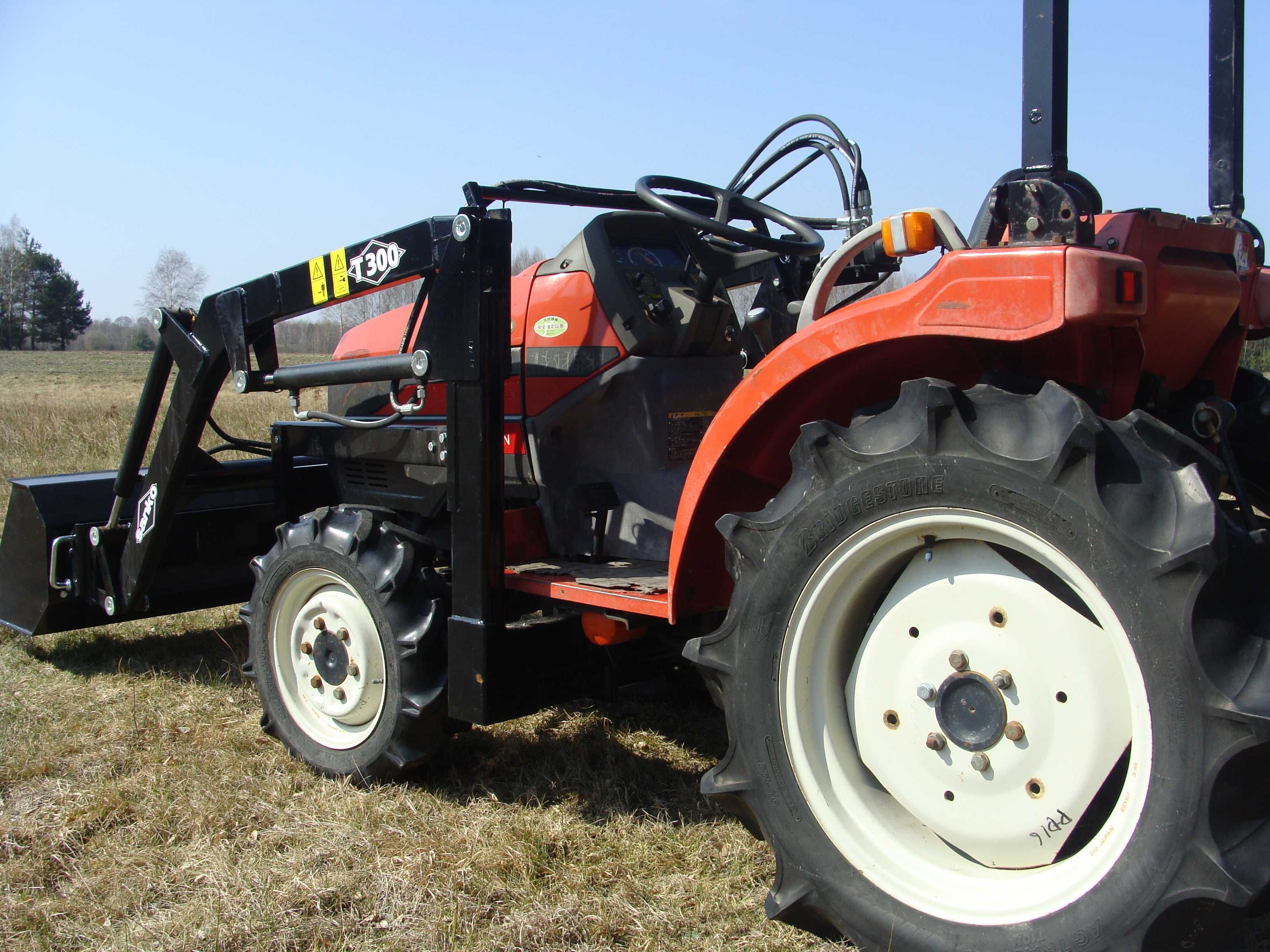 Mitsubischi MT 240 traktorek z turem do sadu i ogrodu