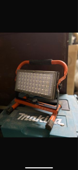 Lampa budowlana na baterie / zasilanie usb