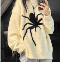 свитер с пауком