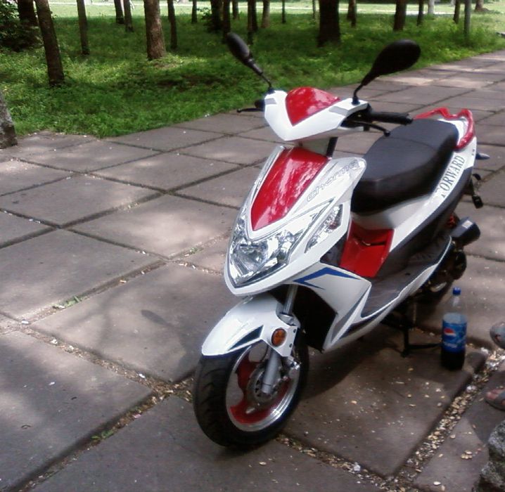 скутер на ходу 4 тактний Forward X-16