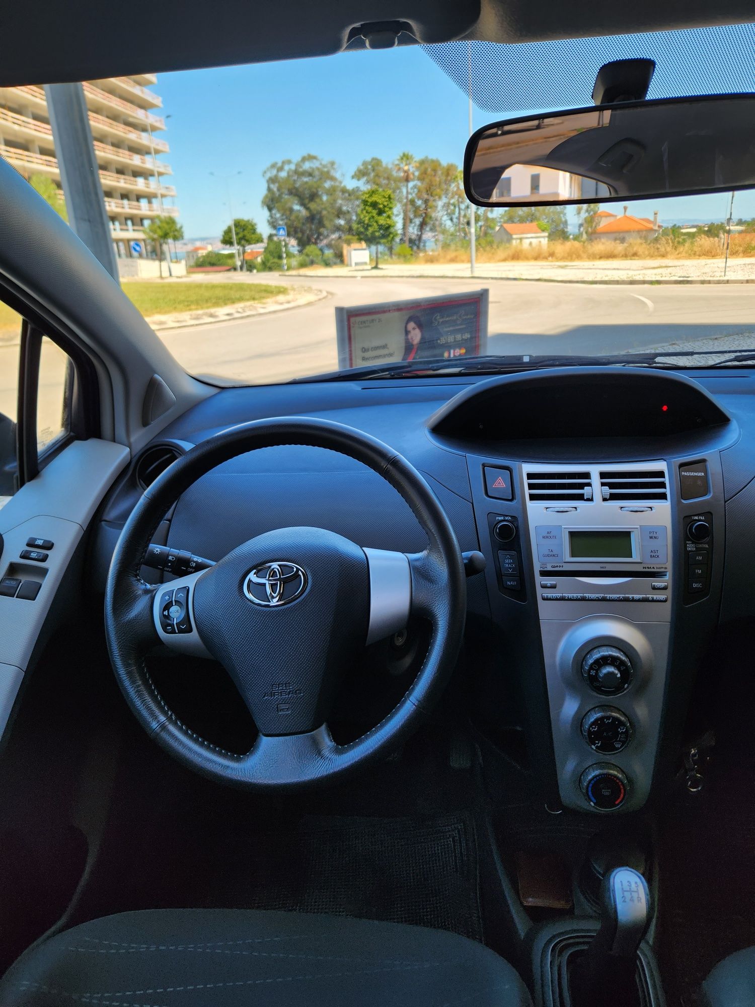 Toyota Yaris só 96000km 1 dono motor 1.0 vvti impecável aceito retoma