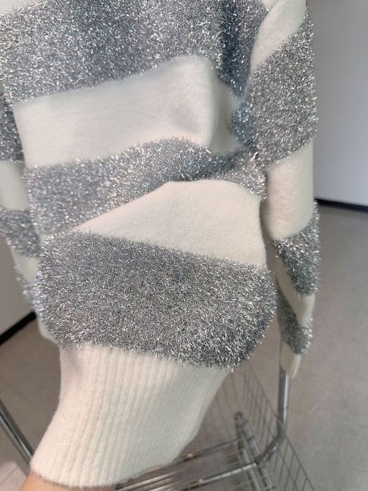 Ami білий шерстяний светр в наявності розмір S