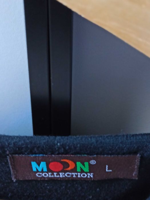 Elegancka czarna sukienka dopasowana z wzorem w pepitkę