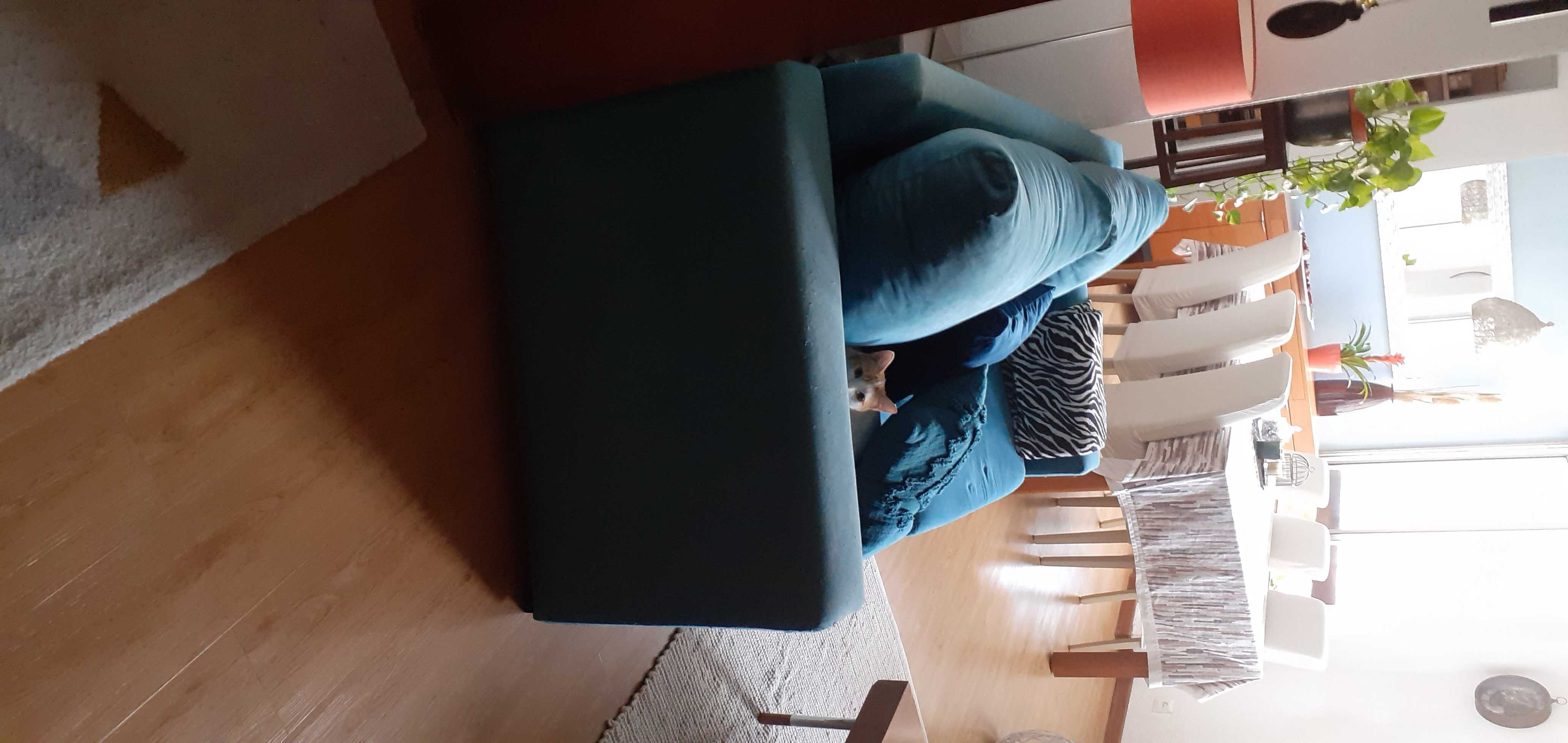 sofa azul confortavel 2 lugares