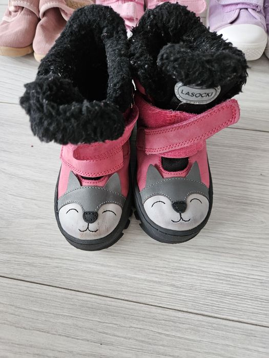 Rezerwacja Oddam kapcie i  buty dziecięce r. 24, 25,  26