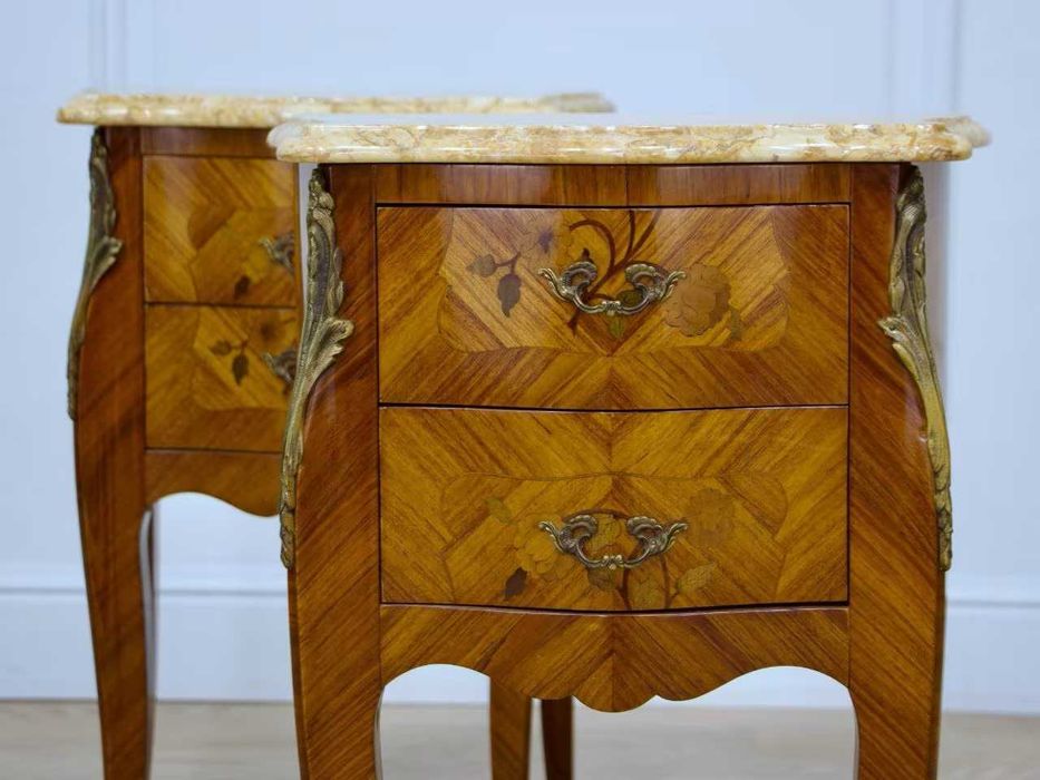 Вінтажні тумбочки в стилі Людовика XV