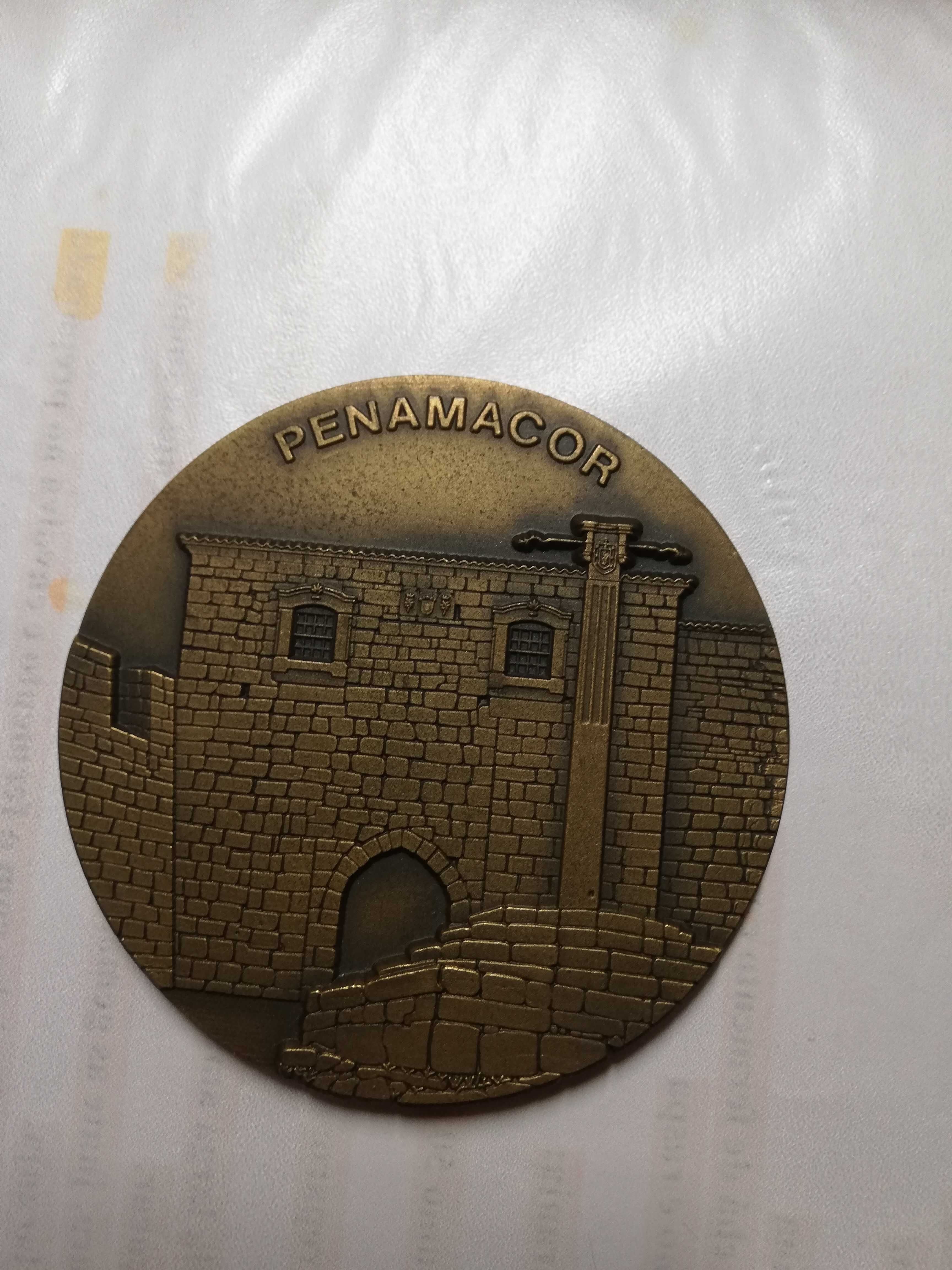 Medalha com o brasão e castelo de Penamacor