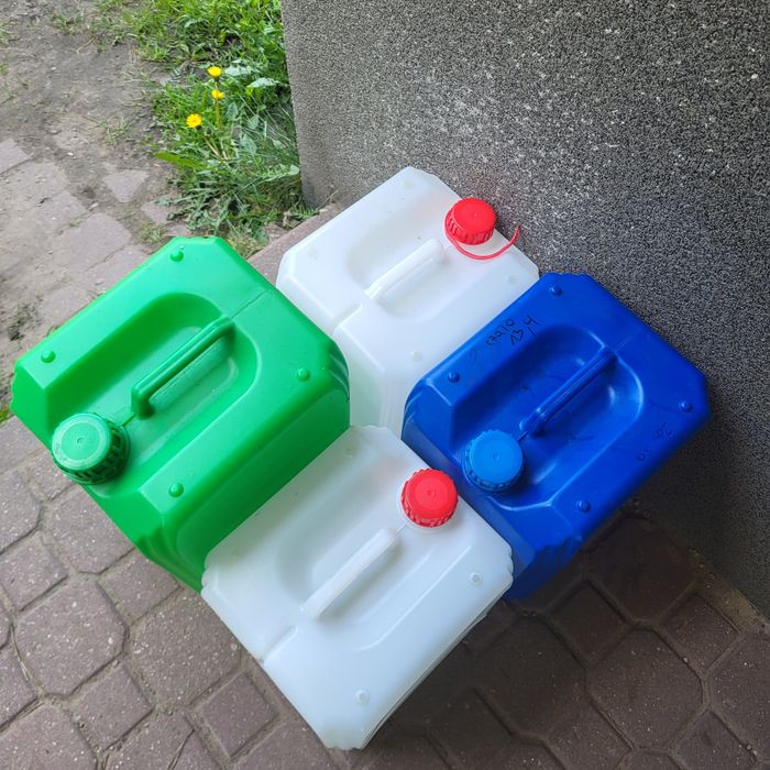 Bańki plastikowe na wodę kanistry  pojemniki 25l 10l 30ll
